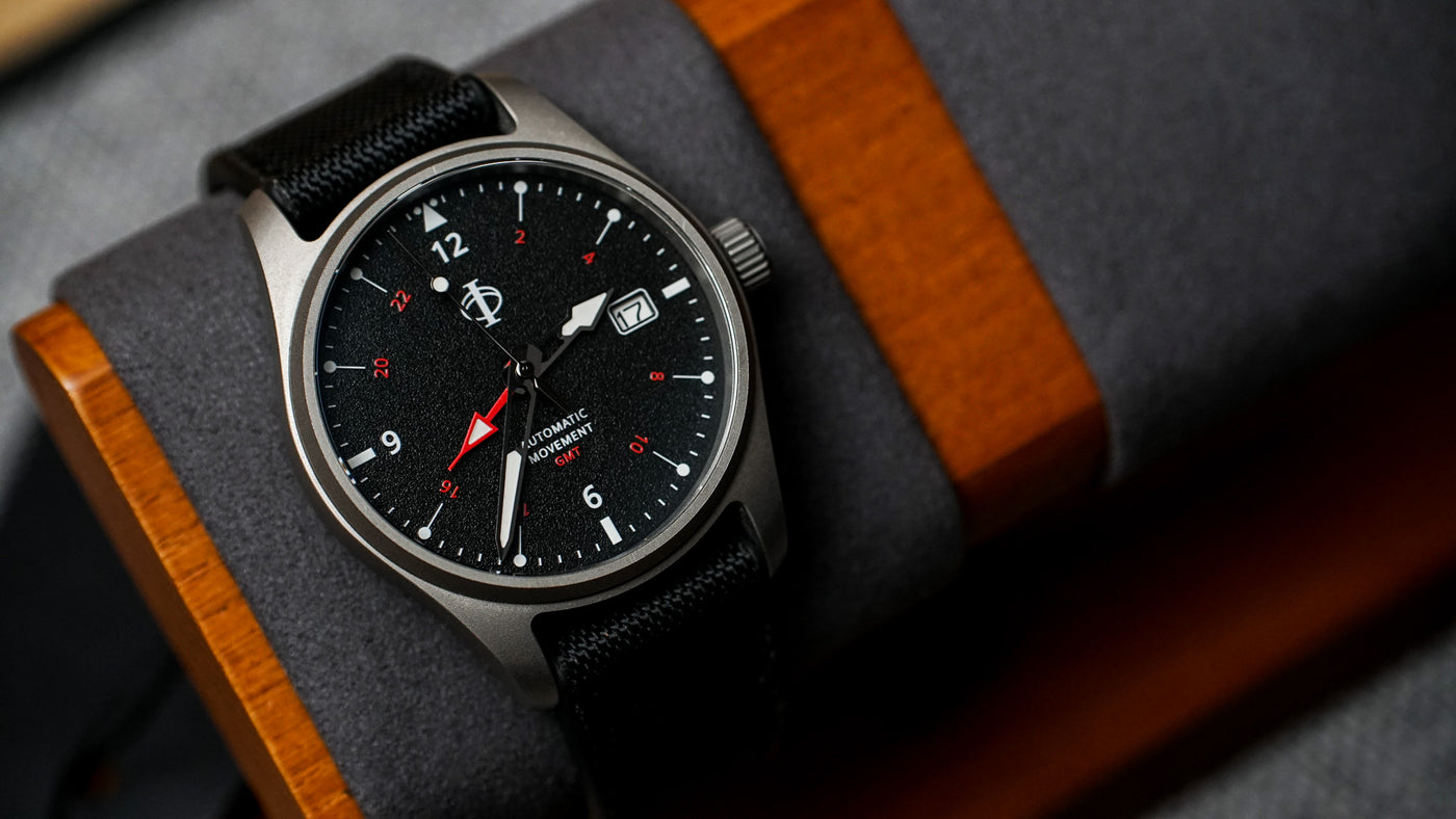 Hurricane GMT - Midnight Black - Titanium Case