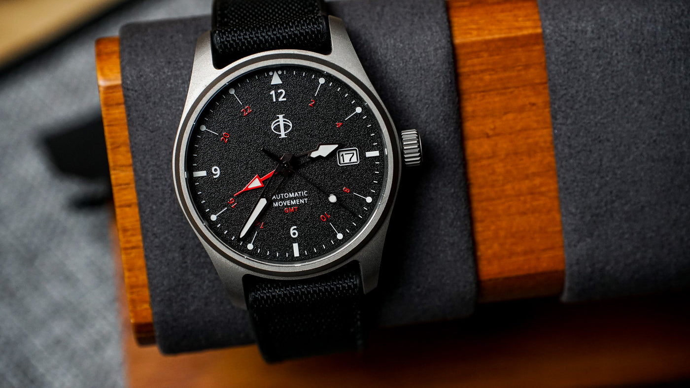 Hurricane GMT - Midnight Black - Titanium Case